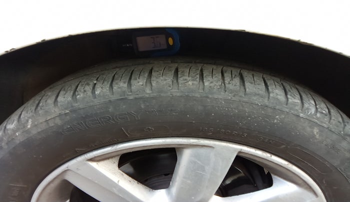 2011 Volkswagen Vento HIGHLINE DIESEL 1.6, Diesel, Manual, 2,10,420 km, tyre