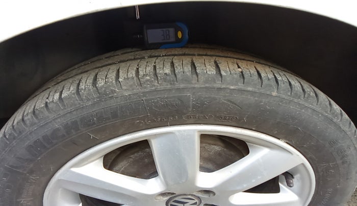2011 Volkswagen Vento HIGHLINE DIESEL 1.6, Diesel, Manual, 2,10,420 km, tyre