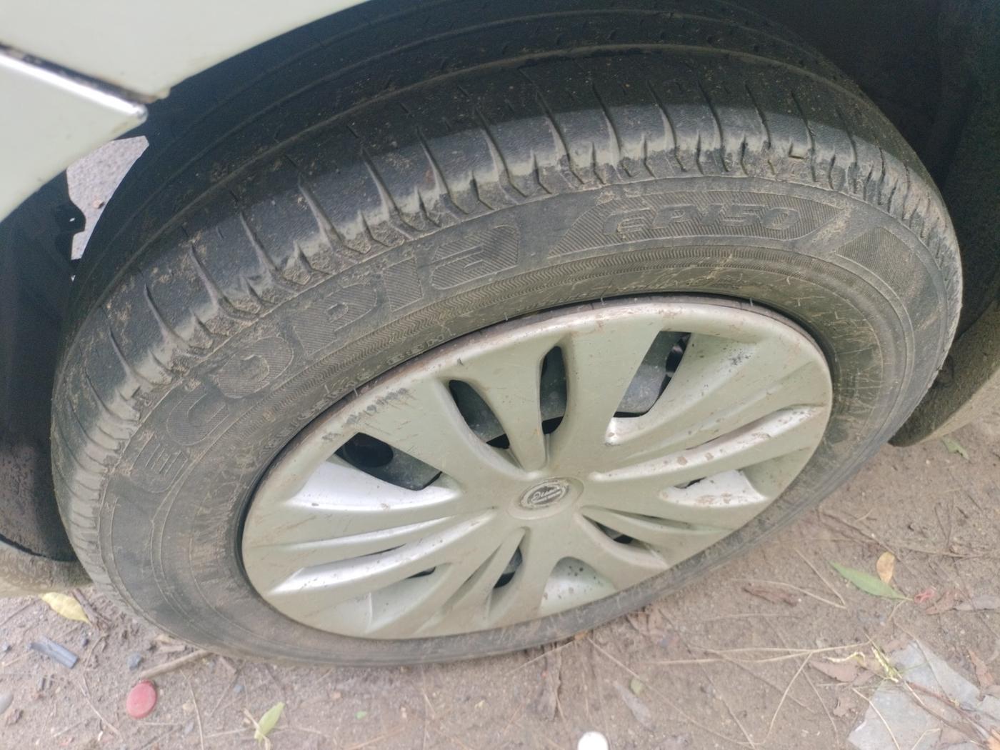 2012 Maruti Ertiga VDI, Diesel, Manual, 1,10,840 km, tyre