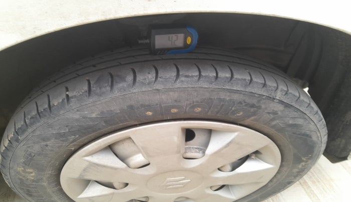 2015 Maruti Wagon R 1.0 LXI, Petrol, Manual, 1,43,219 km, tyre