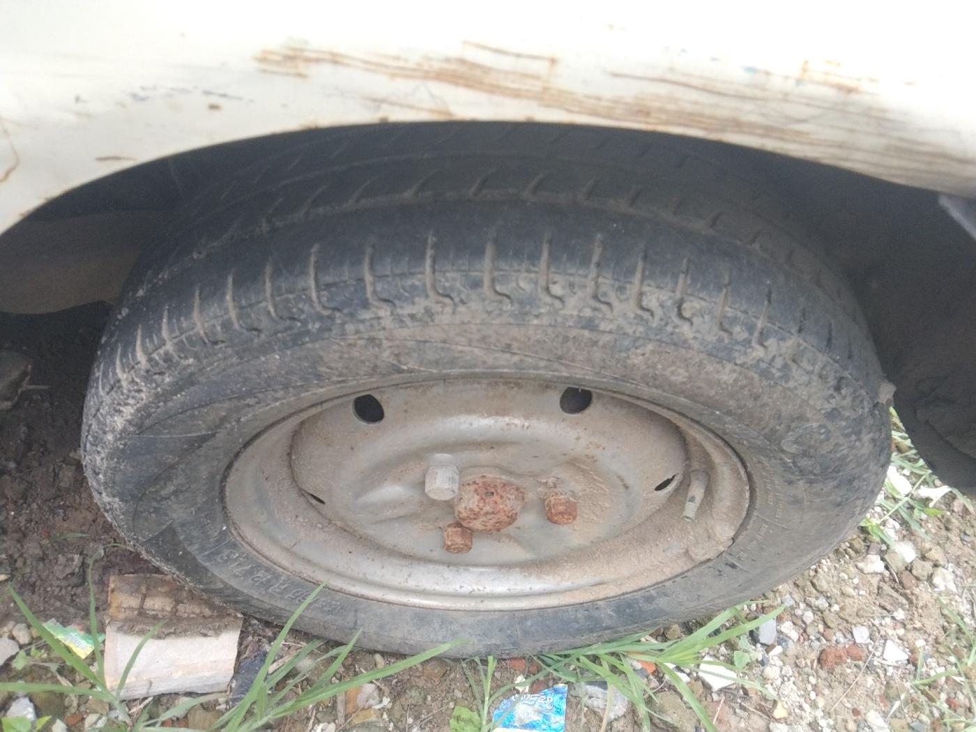 2011 Tata Nano STD, Petrol, Manual, 36,000 km, tyre