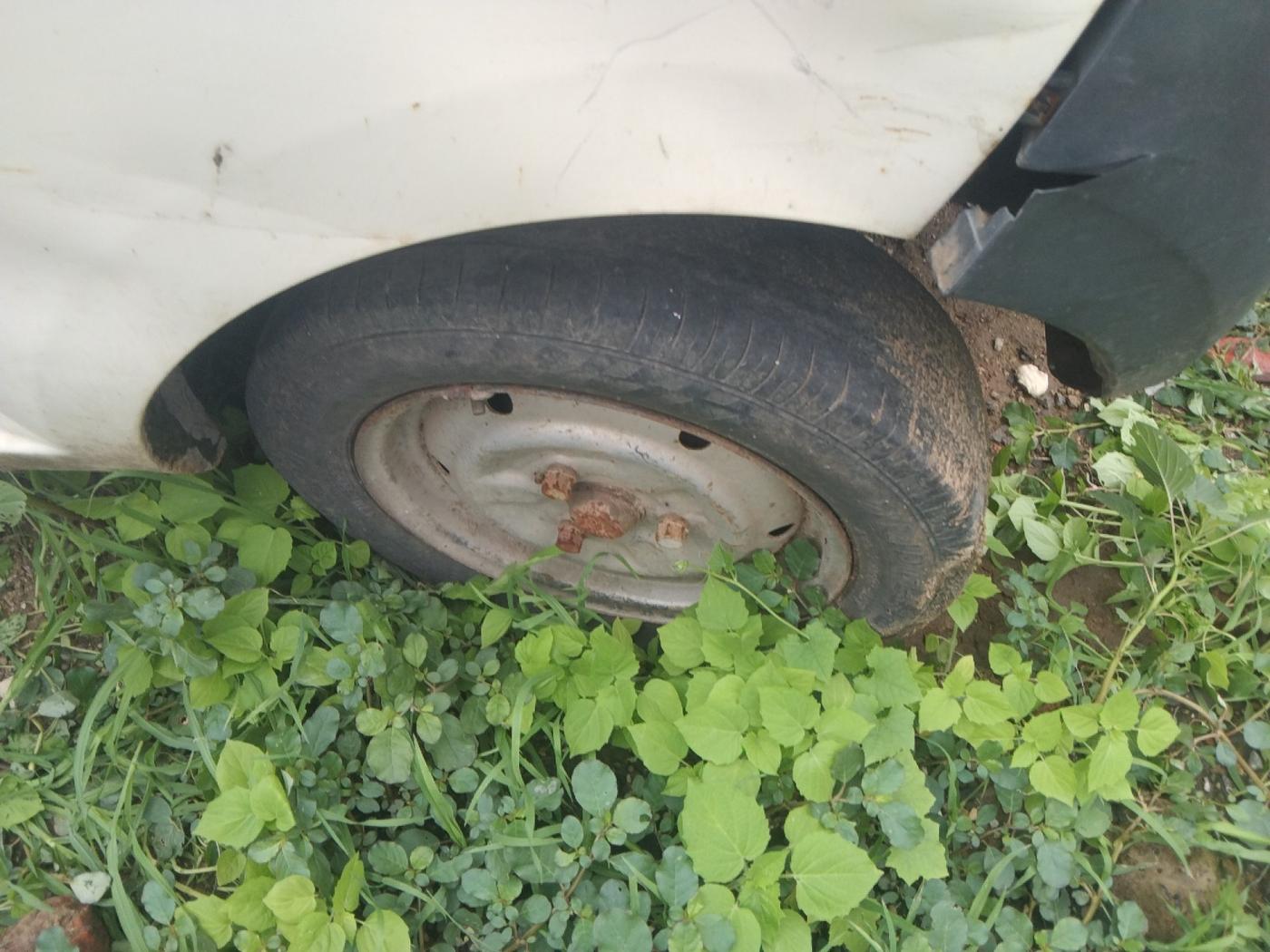 2011 Tata Nano STD, Petrol, Manual, 36,000 km, tyre