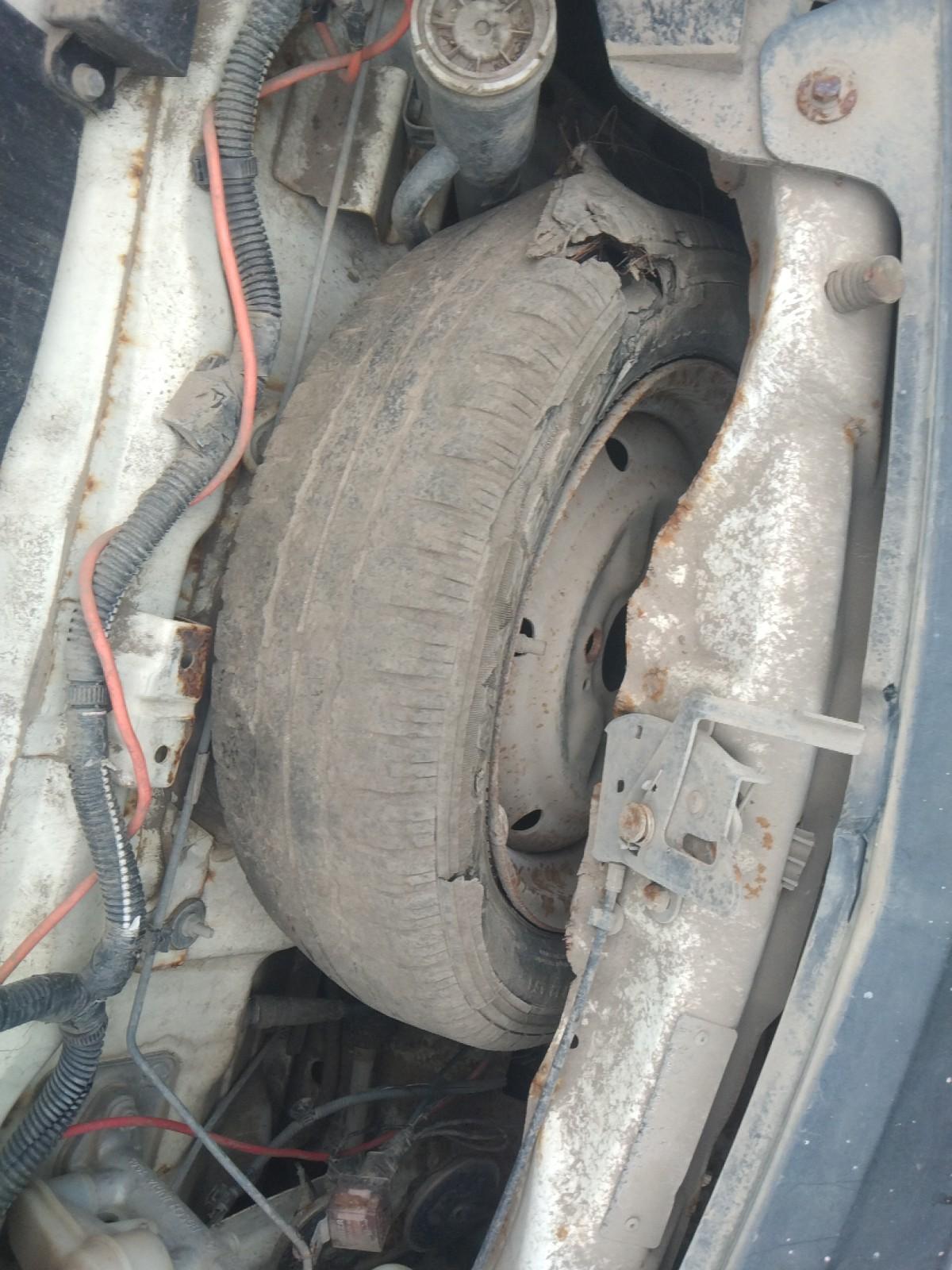 2011 Tata Nano STD, Petrol, Manual, 36,000 km, tyre