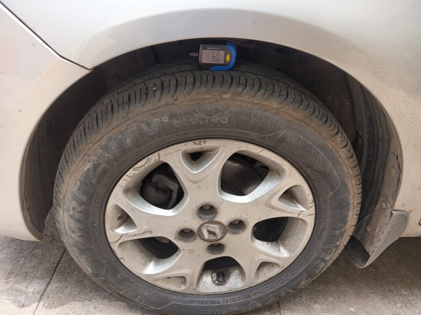 2012 Renault Scala RXL DIESEL, Diesel, Manual, 1,26,000 km, tyre