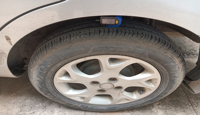 2012 Renault Scala RXL DIESEL, Diesel, Manual, 1,25,243 km, tyre