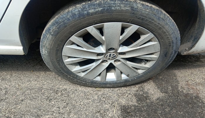 2015 Volkswagen Vento HIGHLINE DIESEL 1.5, Diesel, Manual, 1,13,705 km, tyre