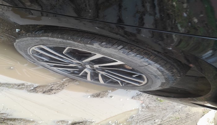 2024 Audi A4 40 TFSI Premium, Petrol, Automatic, 10,135 km, tyre