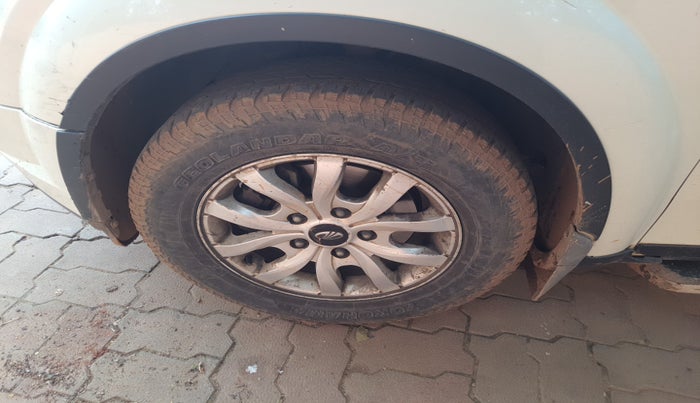 2016 Mahindra XUV500 W10, Diesel, Manual, 1,48,884 km, tyre