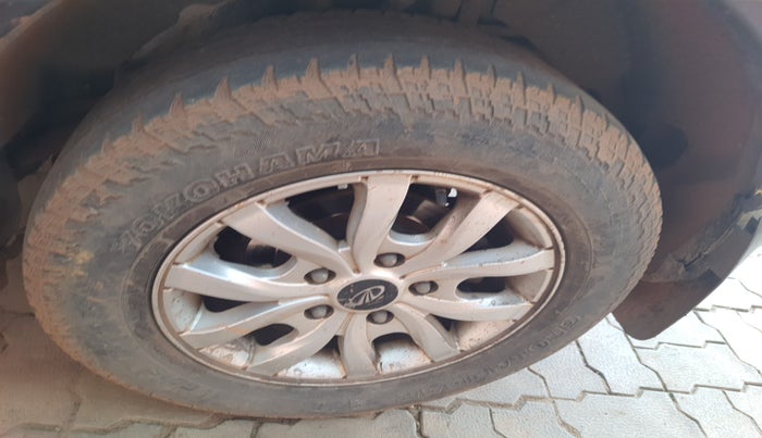 2016 Mahindra XUV500 W10, Diesel, Manual, 1,48,884 km, tyre