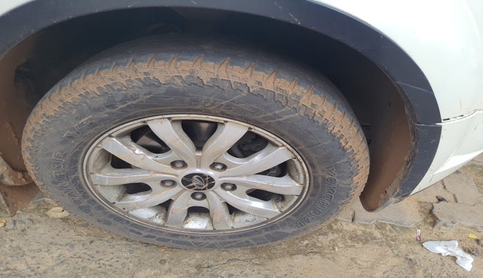 2016 Mahindra XUV500 W10, Diesel, Manual, 1,48,884 km, tyre