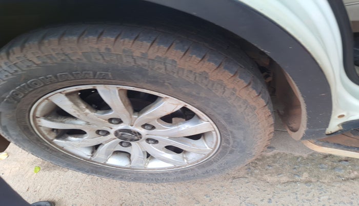 2016 Mahindra XUV500 W10, Diesel, Manual, 1,48,884 km, tyre