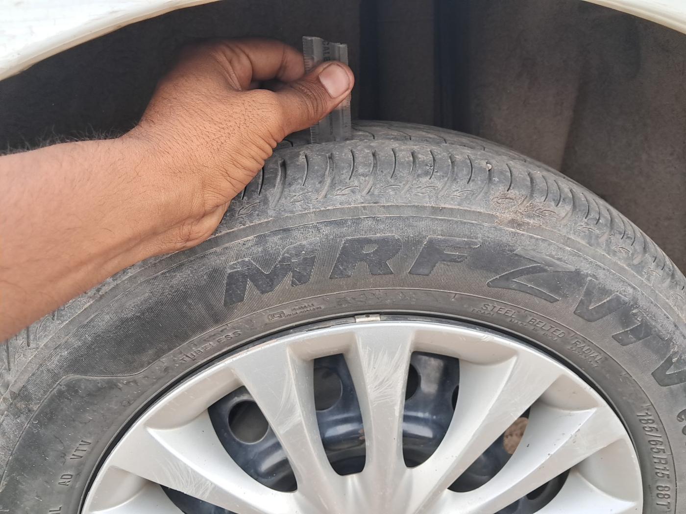 2015 Maruti Ciaz VDI SHVS, Diesel, Manual, 1,15,589 km, tyre
