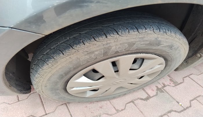 2015 Maruti Swift VXI, Petrol, Manual, 1,32,783 km, tyre