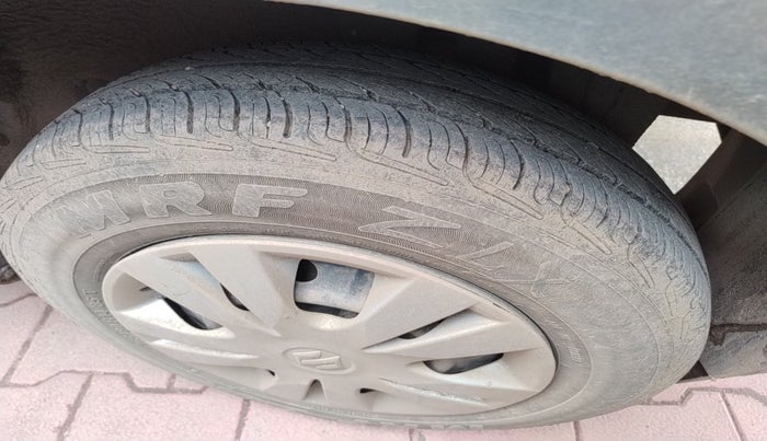 2015 Maruti Swift VXI, Petrol, Manual, 1,32,783 km, tyre