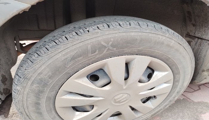 2015 Maruti Swift VXI, Petrol, Manual, 1,32,783 km, tyre
