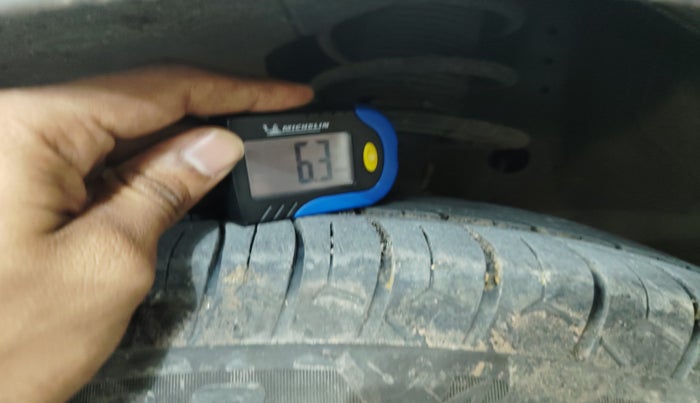 2019 Maruti Swift VXI AMT, Petrol, Automatic, 84,391 km, tyre