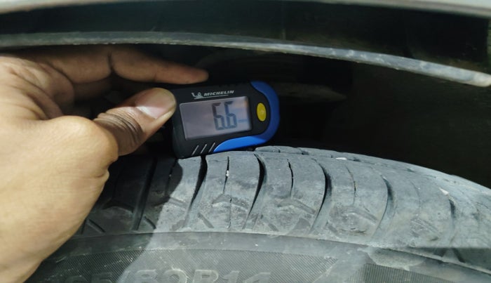 2019 Maruti Swift VXI AMT, Petrol, Automatic, 84,391 km, tyre