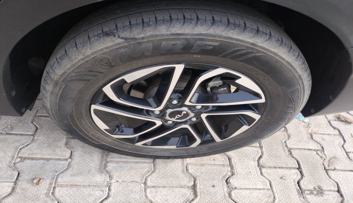 2023 KIA CARENS LUXURY PLUS 1.5 PETROL DCT 7 STR, Petrol, Automatic, 22,593 km, tyre