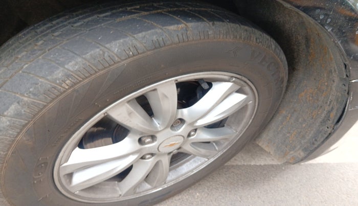 2014 Chevrolet Cruze LTZ, Diesel, Manual, 1,48,074 km, tyre