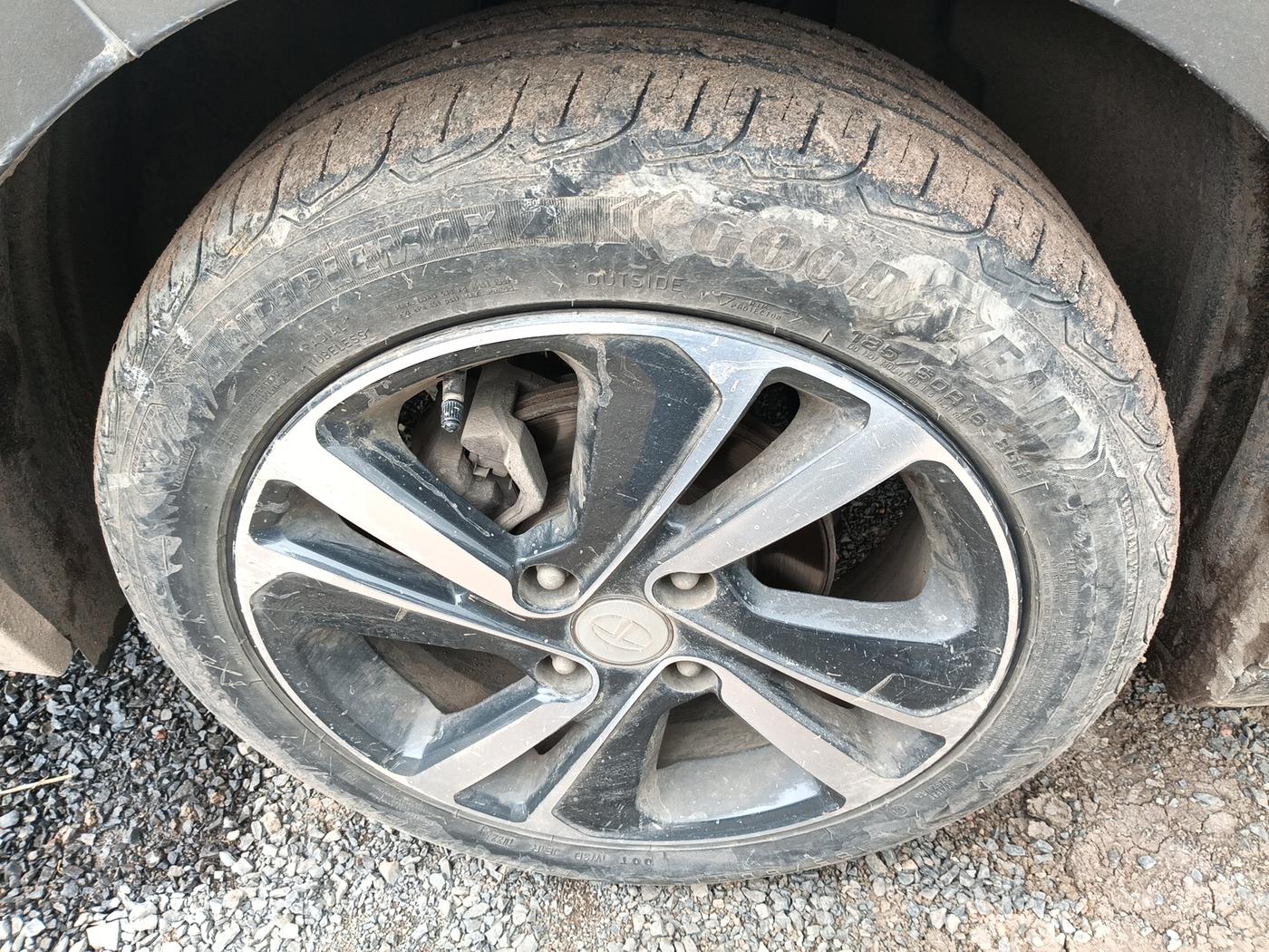 2023 Tata ALTROZ XZ DIESEL, Diesel, Manual, 29,466 km, tyre