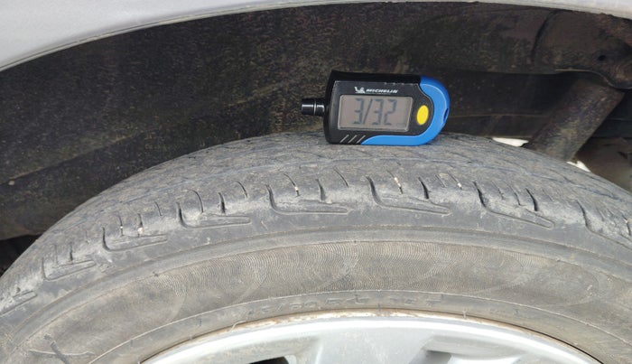 2013 Maruti Wagon R 1.0 LXI CNG, Petrol, Manual, 1,17,037 km, tyre