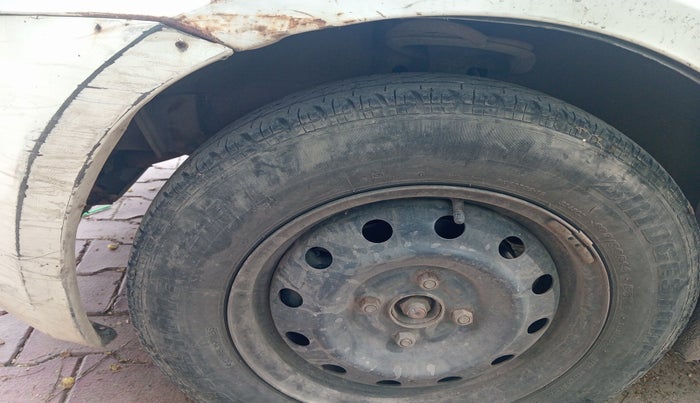 2010 Maruti Swift Dzire VXI, Petrol, Manual, 2,01,850 km, tyre