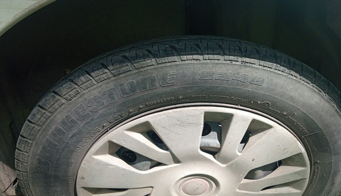 2010 Maruti Swift Dzire VXI, Petrol, Manual, 2,01,850 km, tyre