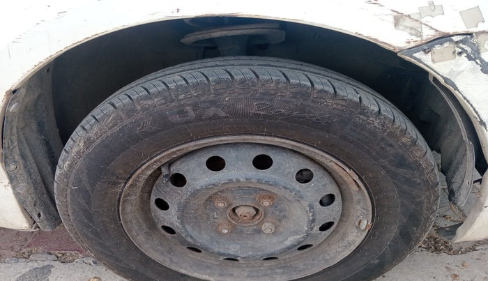 2010 Maruti Swift Dzire VXI, Petrol, Manual, 2,01,850 km, tyre