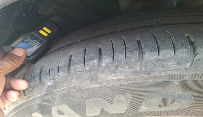 2021 Mahindra XUV700 AX 5 P MT 7 STR, Petrol, Manual, 37,415 km, tyre