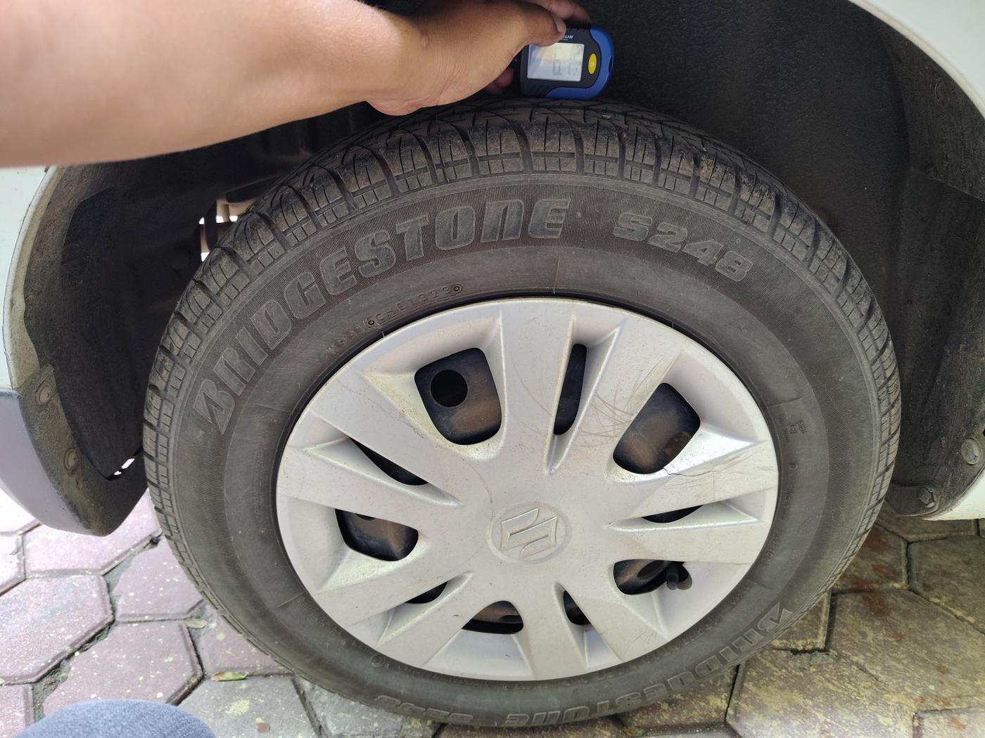 2014 Maruti Swift Dzire VXI, Petrol, Manual, 1,01,089 km, tyre