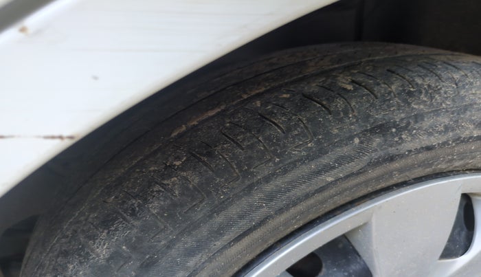 2009 Hyundai Verna 1.6 VTVT, Petrol, Manual, 1,56,708 km, tyre