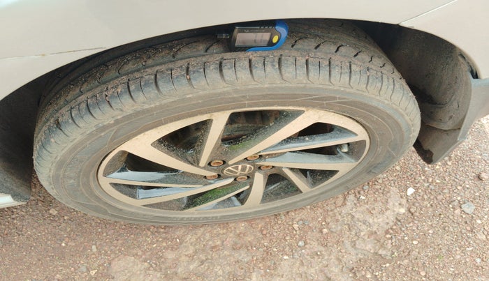 2013 Volkswagen Polo HIGHLINE1.2L, Petrol, Manual, 92,193 km, tyre