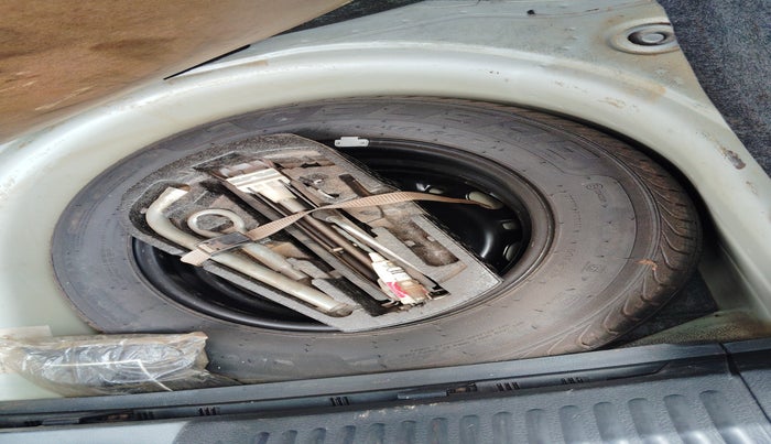 2013 Volkswagen Polo HIGHLINE1.2L, Petrol, Manual, 92,193 km, tyre