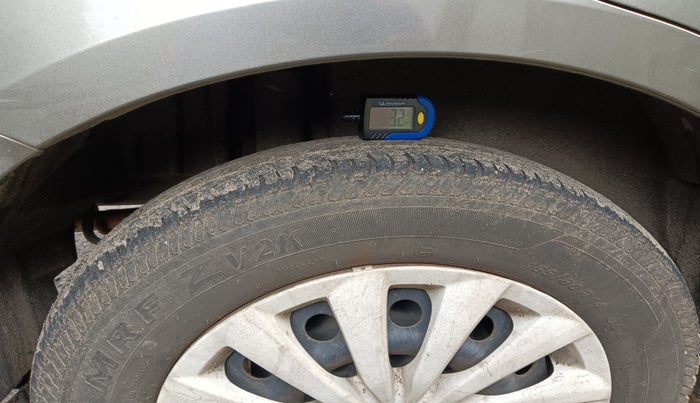 2015 Maruti Swift Dzire VXI, Petrol, Manual, 56,303 km, tyre