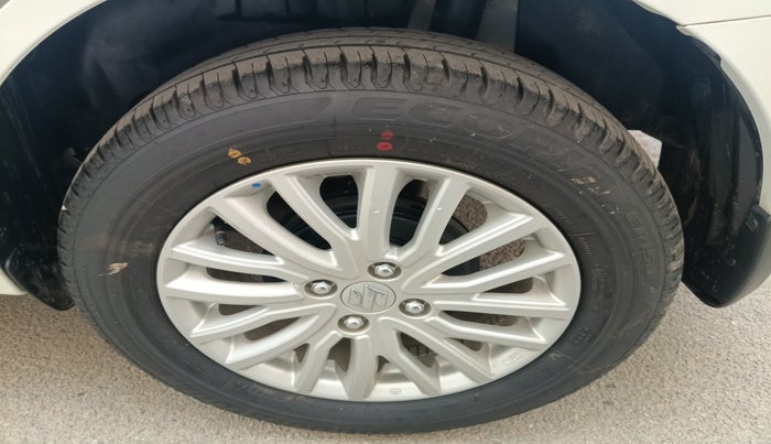 2024 Maruti Dzire ZXi AMT, Petrol, Automatic, 5,458 km, tyre