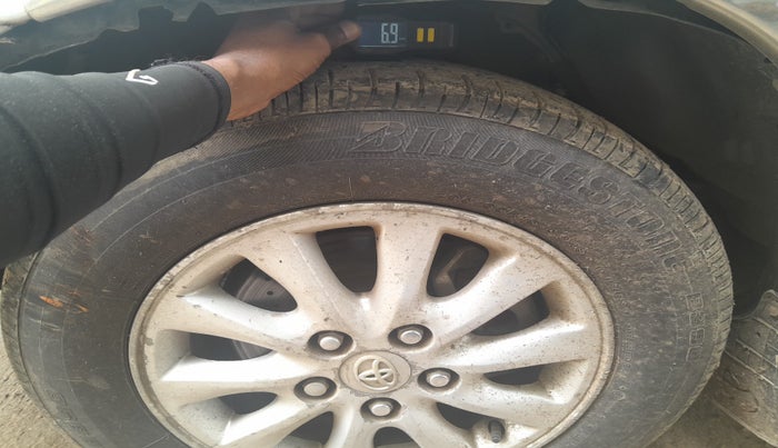 2014 Toyota Innova 2.5 VX 7 STR, Diesel, Manual, 78,747 km, tyre