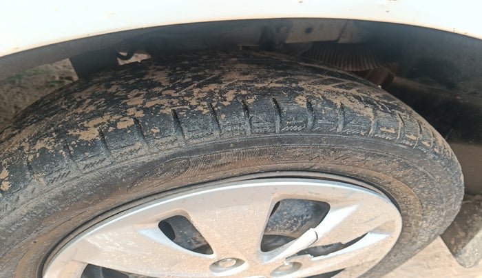 2010 Hyundai Santro Xing GLS, Petrol, Manual, 1,92,121 km, tyre