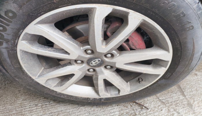 2014 Hyundai Santa Fe 4 WD AT, Diesel, Automatic, 2,21,803 km, tyre