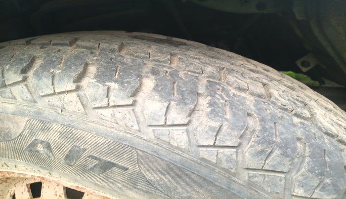 2011 Mahindra Xylo E4, Diesel, Manual, 1,85,117 km, tyre