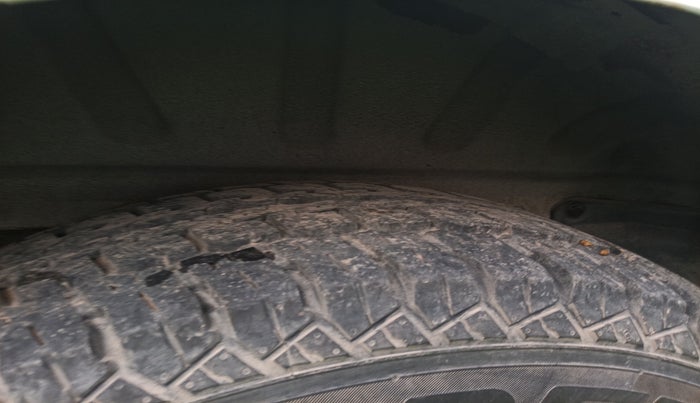2011 Mahindra Xylo E4, Diesel, Manual, 1,85,117 km, tyre