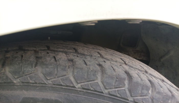 2011 Mahindra Xylo E4, Diesel, Manual, 1,85,117 km, tyre