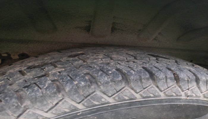 2011 Mahindra Xylo E4, Diesel, Manual, 1,85,117 km, tyre