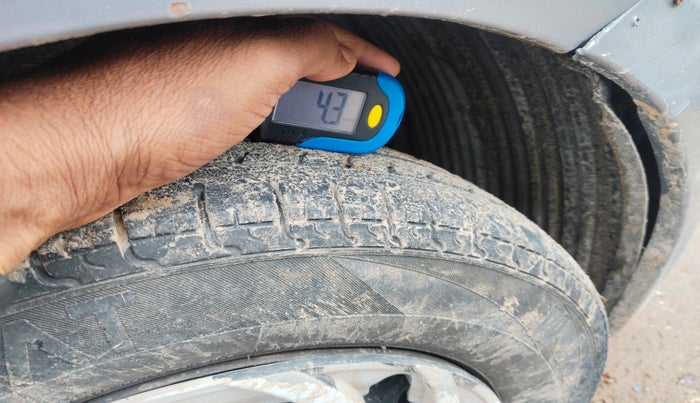 2012 Hyundai Eon ERA +, Petrol, Manual, 92,991 km, tyre