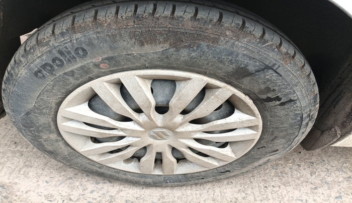 2022 Maruti Dzire VXI CNG, Petrol, Manual, 30,495 km, tyre