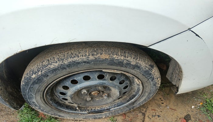 2015 Maruti Wagon R 1.0 LXI CNG, Petrol, Manual, 79,514 km, tyre