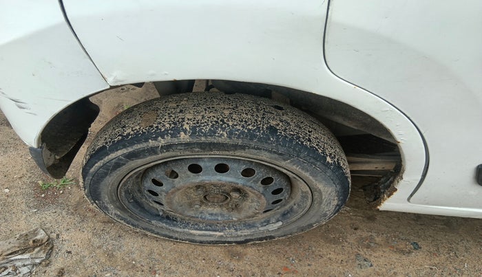 2015 Maruti Wagon R 1.0 LXI CNG, Petrol, Manual, 79,514 km, tyre