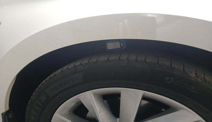 2017 Skoda Superb L&K 2.0 TDI AT, Diesel, Automatic, 1,03,750 km, tyre