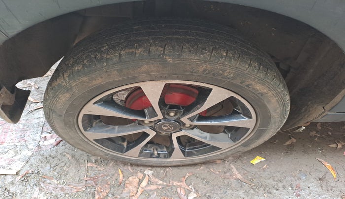 2019 Tata NEXON XZ DIESEL, Diesel, Manual, 1,00,684 km, tyre