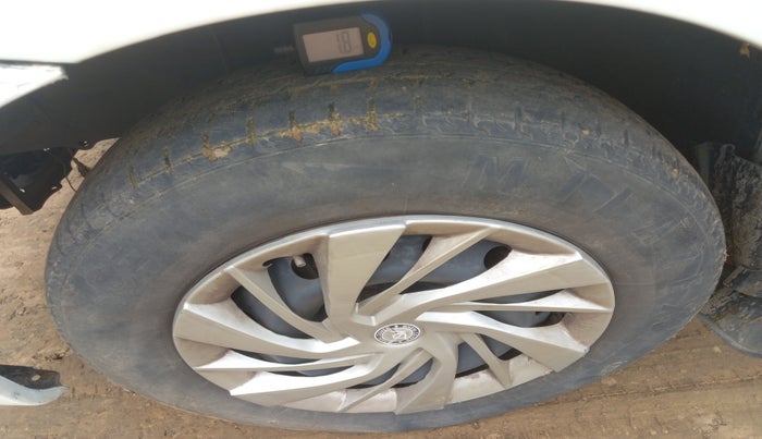 2012 Toyota Etios G, Petrol, Manual, 85,610 km, tyre