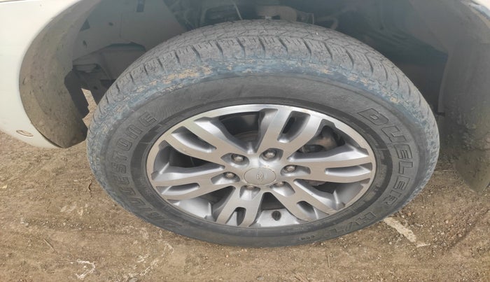 2016 Ford Endeavour TITANIUM 3.2 4X4 AT, Diesel, Automatic, 1,97,441 km, tyre